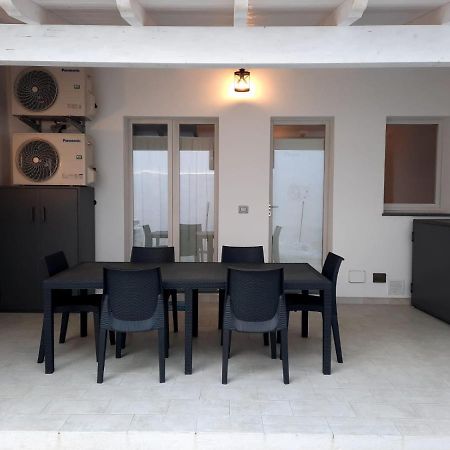 Appartamento Su Palazzina Storica In Centro A SantʼAntìoco Exterior foto